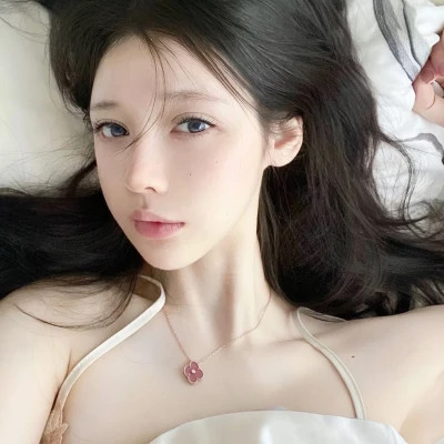 2023最火女生侧头像(精选24张)