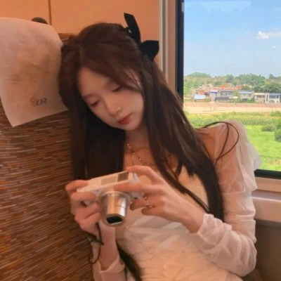 2023最火微信女生头像(24张)