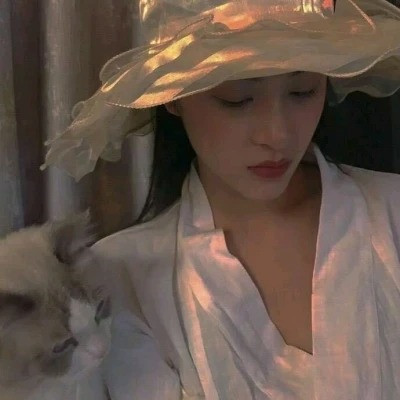 2023最火微信女生头像(24张)