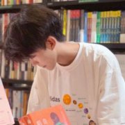 头像干净简约治愈系男生(24张)