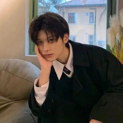 头像干净简约治愈系男生(24张)