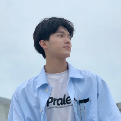 头像干净简约治愈系男生(24张)