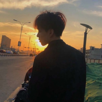 2023最火男生头像成熟(24张)