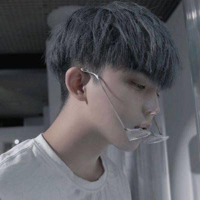 2023最火男生头像成熟(24张)