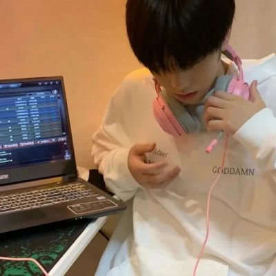 2023最火男生头像成熟(24张)