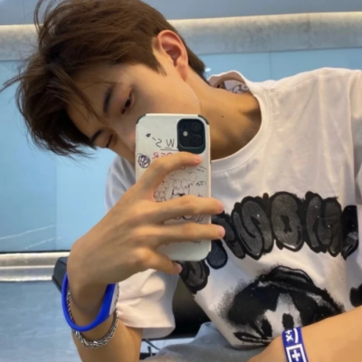 高清男生气质干净的头像(精选28张)