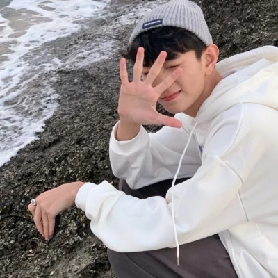 2023年最火的帅哥微信头像(精选24张)