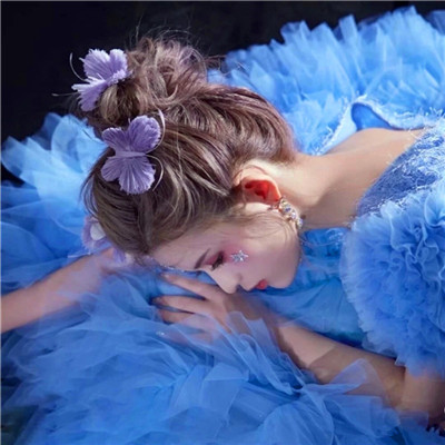 2023最火女性微信头像(24张)