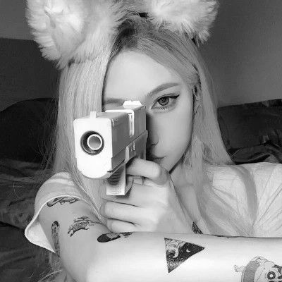 2023最火黑白头像(24张)