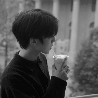 2023最火黑白头像(24张)