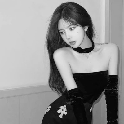 2023最火黑白头像(24张)