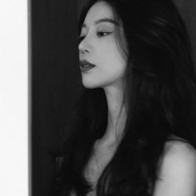 2023最火黑白头像(24张)