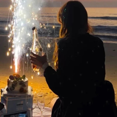 2023最火红色头像(18张)