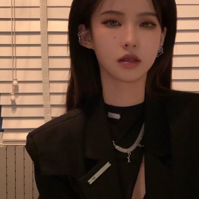 2023年最火拽姐头像(精选24张)