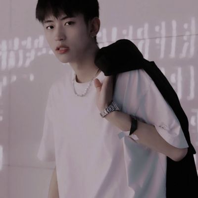 2023年最火的伤感头像(精选24张)