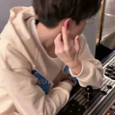 2023年最潮流男头像(精选24张)