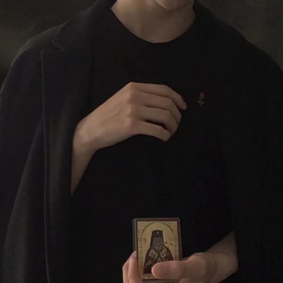 2023高冷最火的头像(精选32张)