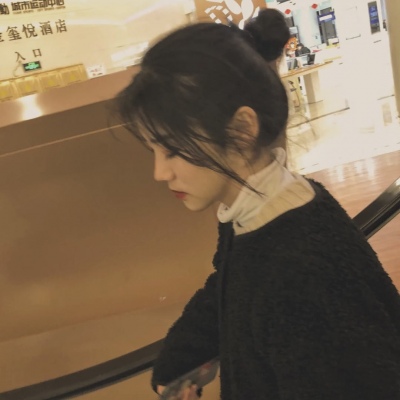 一看就让人心疼的女生头像(精选22张)