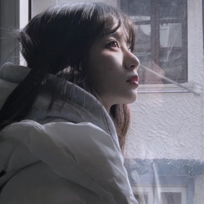 2023最火的伤感女头像(18张)