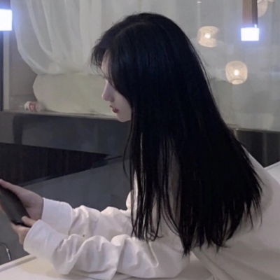 2023最火的伤感女头像(18张)