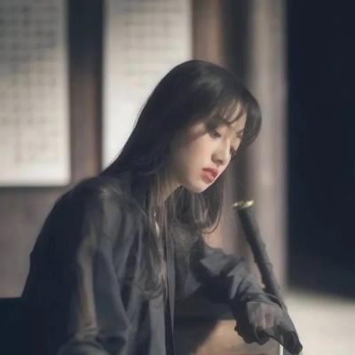 2023最火的伤感女头像(18张)