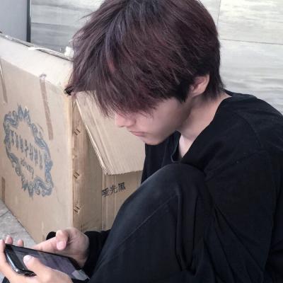 帅气酷到爆的男生头像(21张)