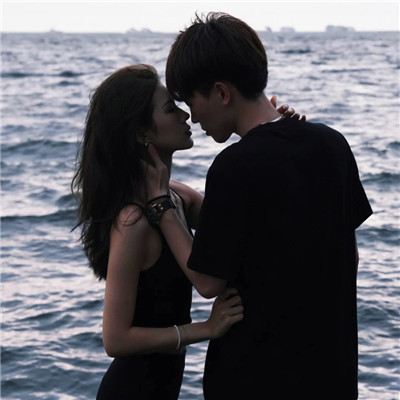 微信头像真人情侣2023最火图片(26张)