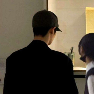 2023幸福甜蜜高级小众情侣头像(精选24张)