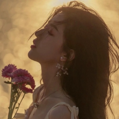 高清成熟气质女人的头像图片(24张)