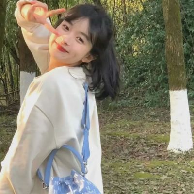 优质女头ins2023新款高清图片(精选24张)