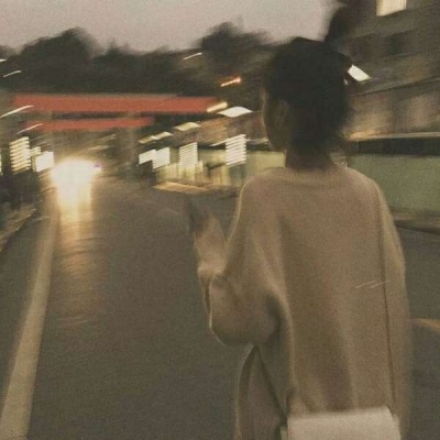 优质女头ins2023新款高清图片(精选24张)