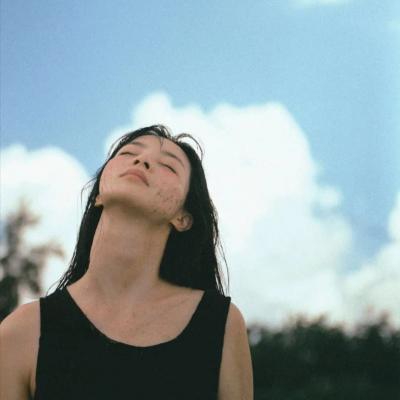 优质女头ins2023新款高清图片(精选24张)