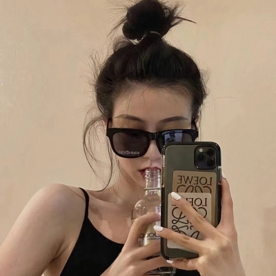 2023年最火挡脸女生头像图片(22张)