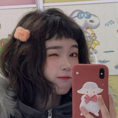 2023年最火挡脸女生头像图片(22张)