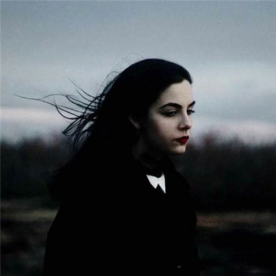 高清伤心流泪的女生头像图片(18张)