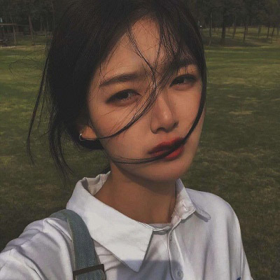 高清伤心流泪的女生头像图片(18张)