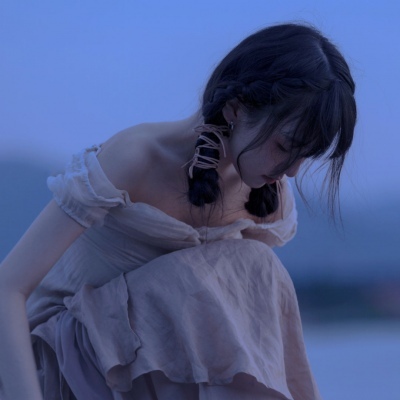 蓝色系清新文艺高清女头图片(21张)