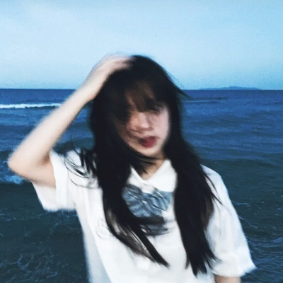 蓝色系清新文艺高清女头图片(21张)