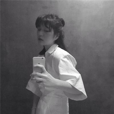 高清好看的女生霸气头像黑白高冷图片(精选24张)