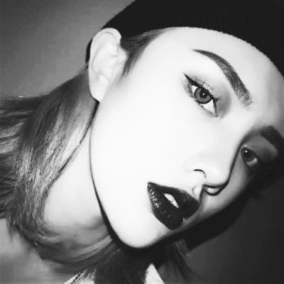 高清好看的女生霸气头像黑白高冷图片(精选24张)