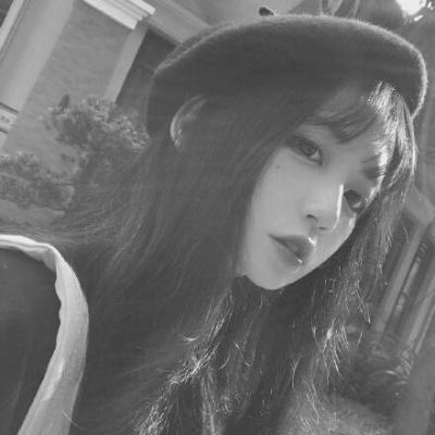 高清好看的女生霸气头像黑白高冷图片(精选24张)