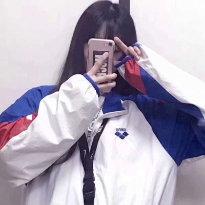 高清漂亮拿手机自拍的女头图片(精选24张)