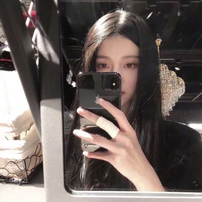 高清漂亮拿手机自拍的女头图片(精选24张)