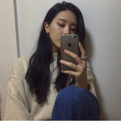 高清漂亮拿手机自拍的女头图片(精选24张)