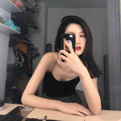 高清漂亮拿手机自拍的女头图片(精选24张)