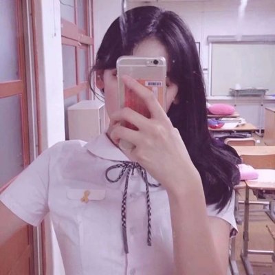 高清漂亮拿手机自拍的女头图片(精选24张)