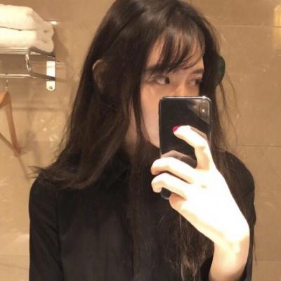 高清好看的头像拿手机女生图片(24张)