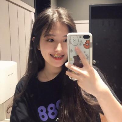 高清好看的头像拿手机女生图片(24张)