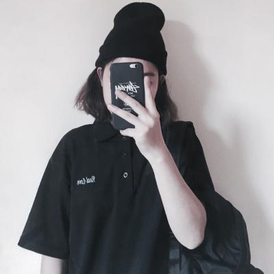 高清好看的头像拿手机女生图片(24张)