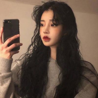 高清好看的头像拿手机女生图片(24张)